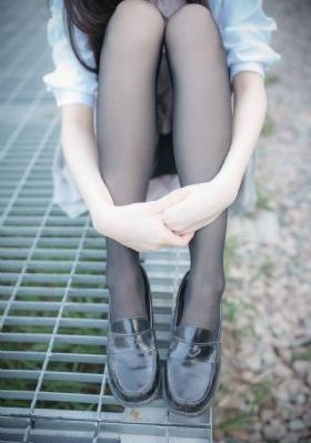 变成黑皮辣妹后