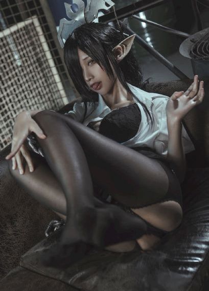 大胸年轻继拇电影